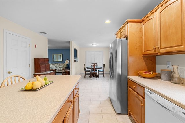 291 County Rd, Marion, MA 02738