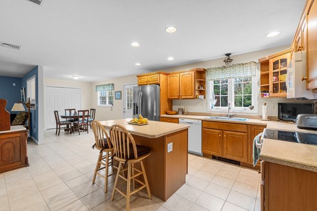 291 County Rd, Marion, MA 02738