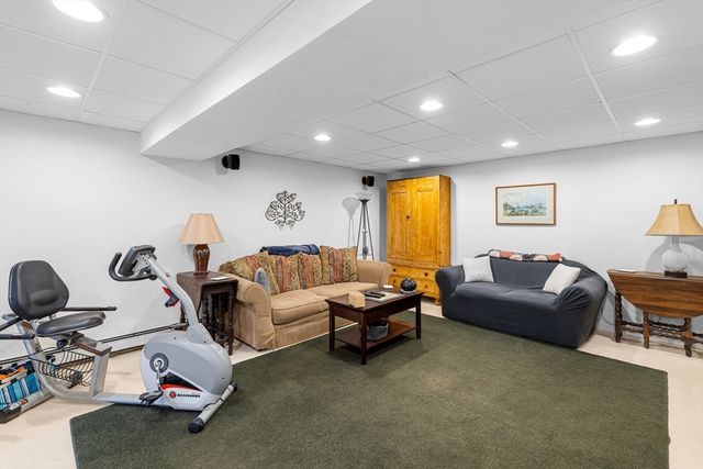 291 County Rd, Marion, MA 02738