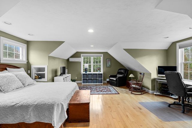 291 County Rd, Marion, MA 02738