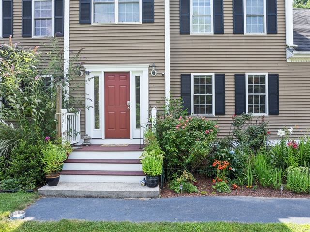 291 County Rd, Marion, MA 02738