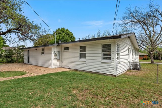 1100 N 66th Street, Waco, TX 76710