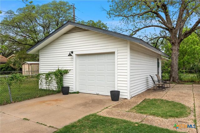 1100 N 66th Street, Waco, TX 76710