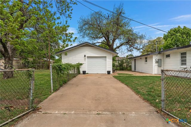 1100 N 66th Street, Waco, TX 76710