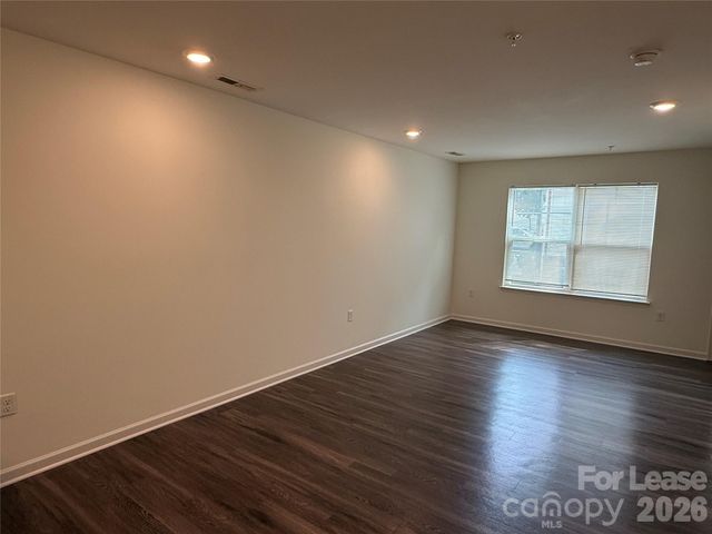 2029 Oakdale Road U, Charlotte, NC 28216