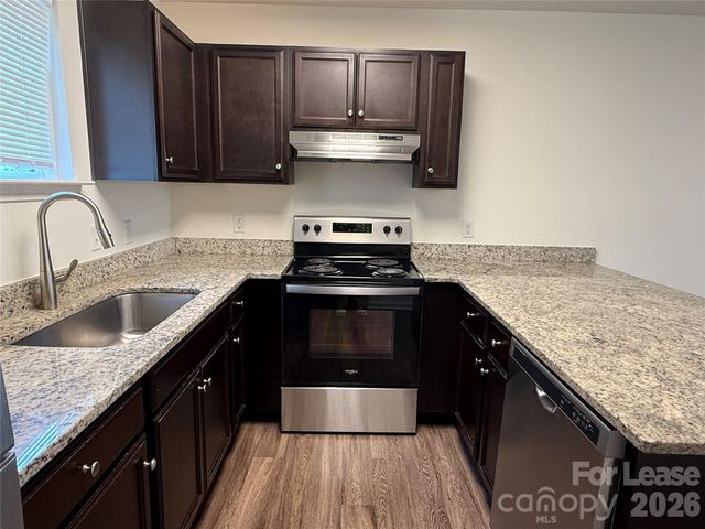 2029 Oakdale Road U, Charlotte, NC 28216