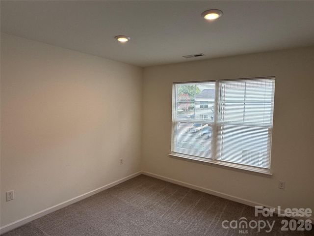 2029 Oakdale Road U, Charlotte, NC 28216