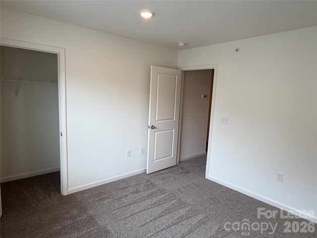 2029 Oakdale Road U, Charlotte, NC 28216
