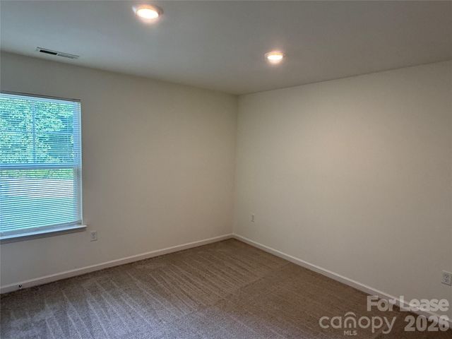 2029 Oakdale Road U, Charlotte, NC 28216
