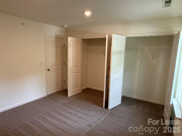 2029 Oakdale Road U, Charlotte, NC 28216