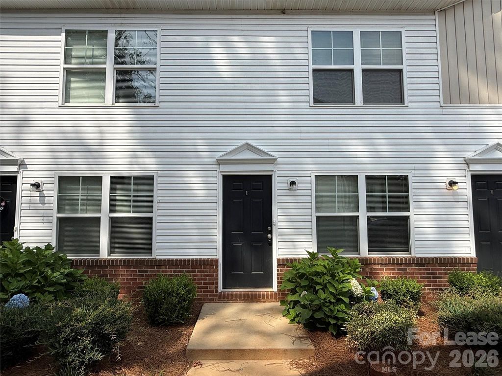 2029 Oakdale Road U, Charlotte, NC 28216