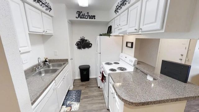 515 S Bender Avenue 209, Humble, TX 77338