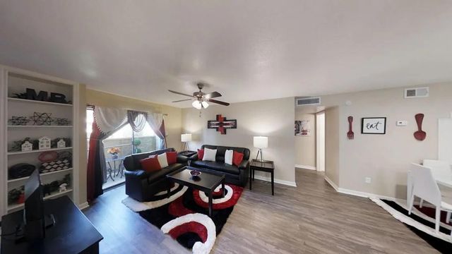 515 S Bender Avenue 209, Humble, TX 77338