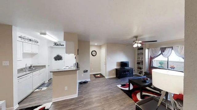 515 S Bender Avenue 209, Humble, TX 77338