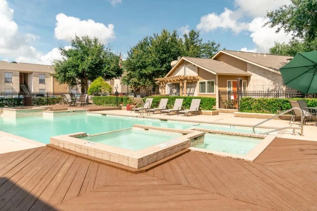 515 S Bender Avenue 209, Humble, TX 77338