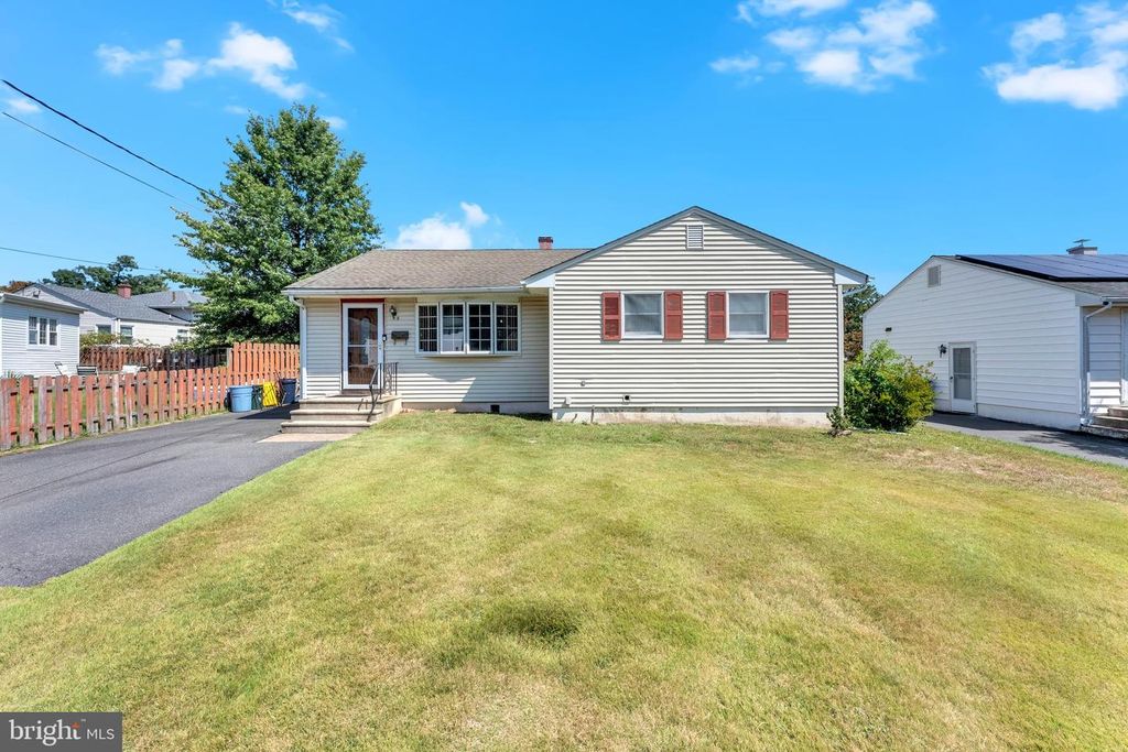 19 HARDWICK, Ewing, NJ 08638