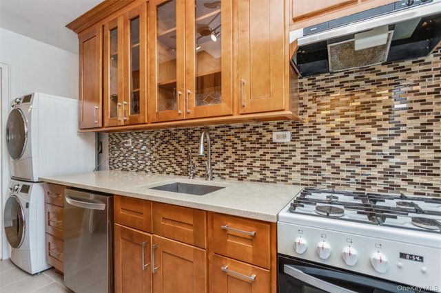 25 Manchester Road B-23, Eastchester, NY 10709