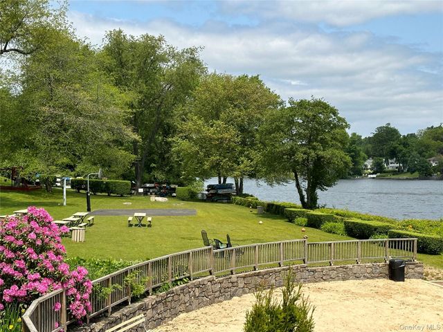 25 Manchester Road B-23, Eastchester, NY 10709