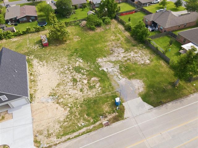 913 W Sale Road, Lake Charles, LA 70605