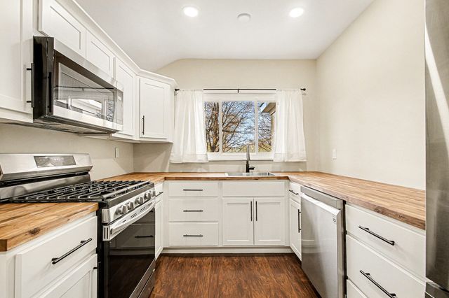 9747 Erie Street, Highland, IN 46322