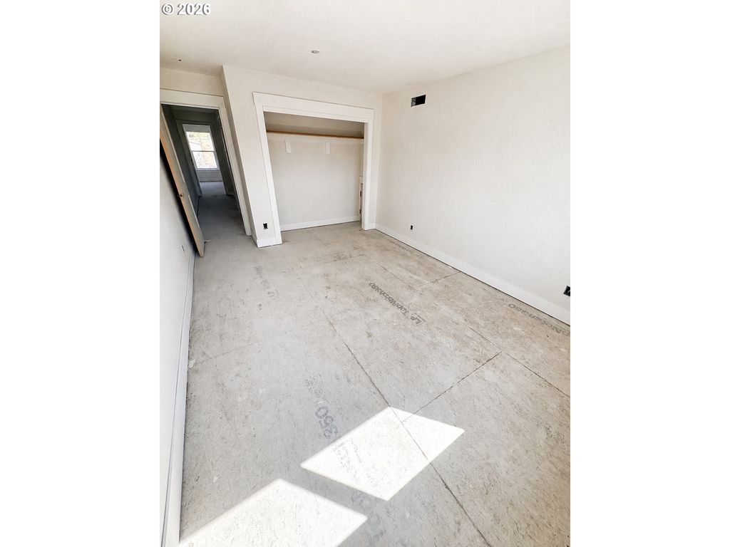 Image 11 of property listing at 848 W Grant St, Carlton, OR 97111