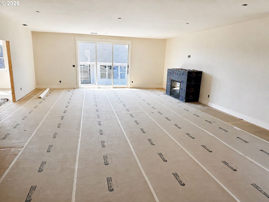 Image 5 of property listing at 848 W Grant St, Carlton, OR 97111