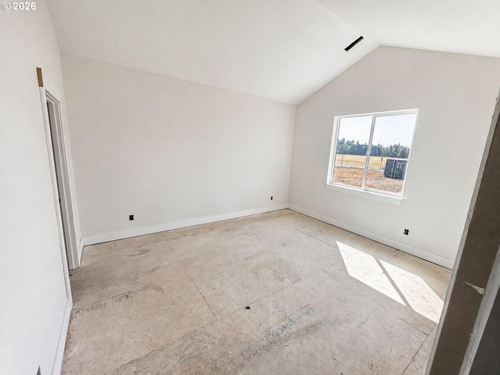 Image 6 of property listing at 848 W Grant St, Carlton, OR 97111