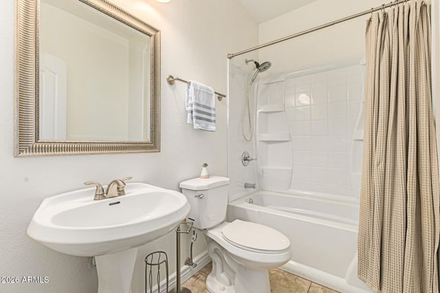 1580 E SHERRI Drive E, Gilbert, AZ 85296