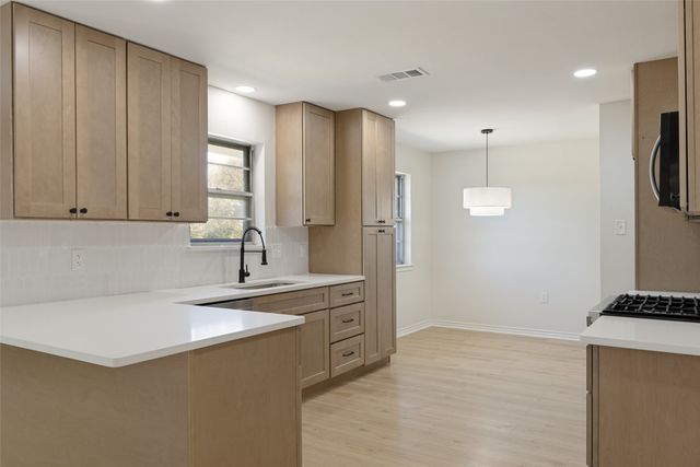 3138 Touraine Drive, Dallas, TX 75211