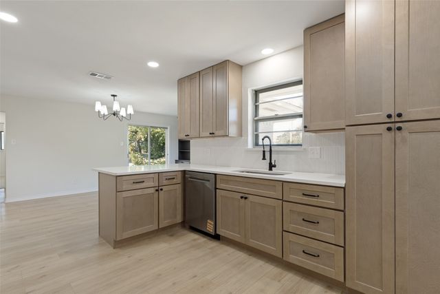 3138 Touraine Drive, Dallas, TX 75211