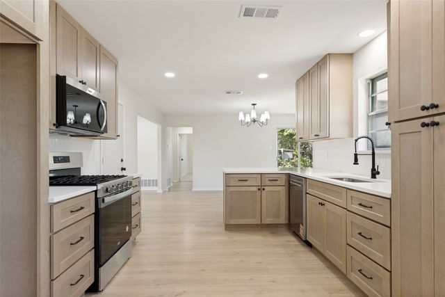 3138 Touraine Drive, Dallas, TX 75211