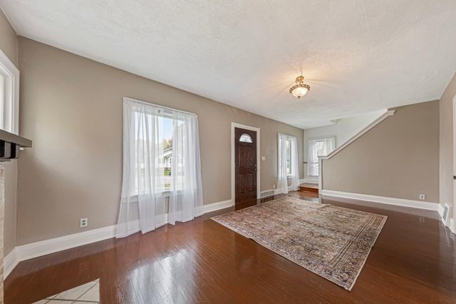 740 Belgrade Avenue, North Mankato, MN 56003