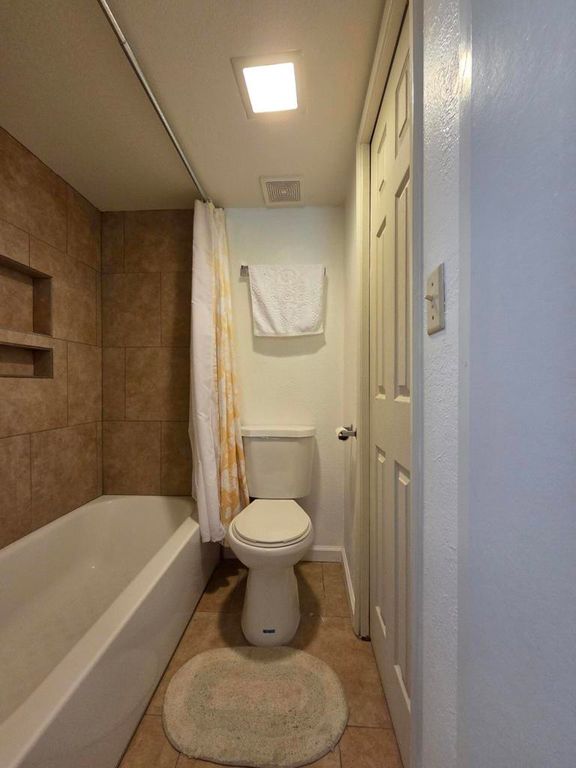 Image 14 of property listing at 5300 E Waverly Drive I6, Palm Springs, CA 92264