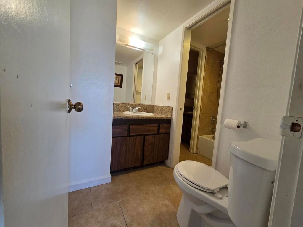 Image 15 of property listing at 5300 E Waverly Drive I6, Palm Springs, CA 92264