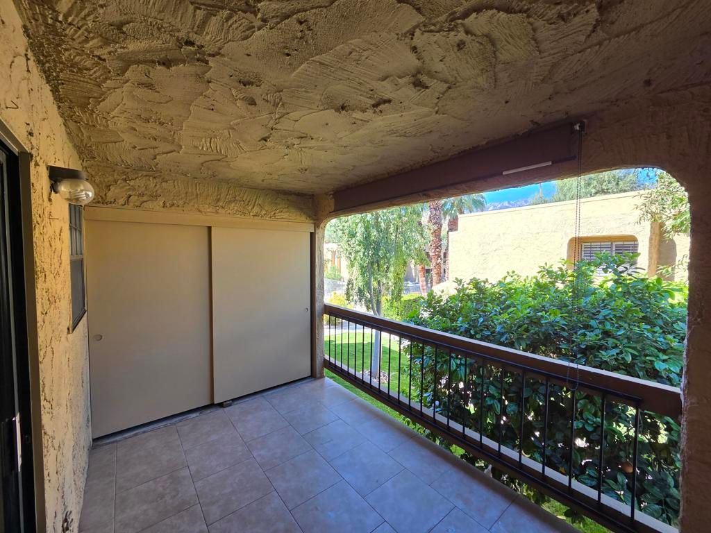 Image 19 of property listing at 5300 E Waverly Drive I6, Palm Springs, CA 92264