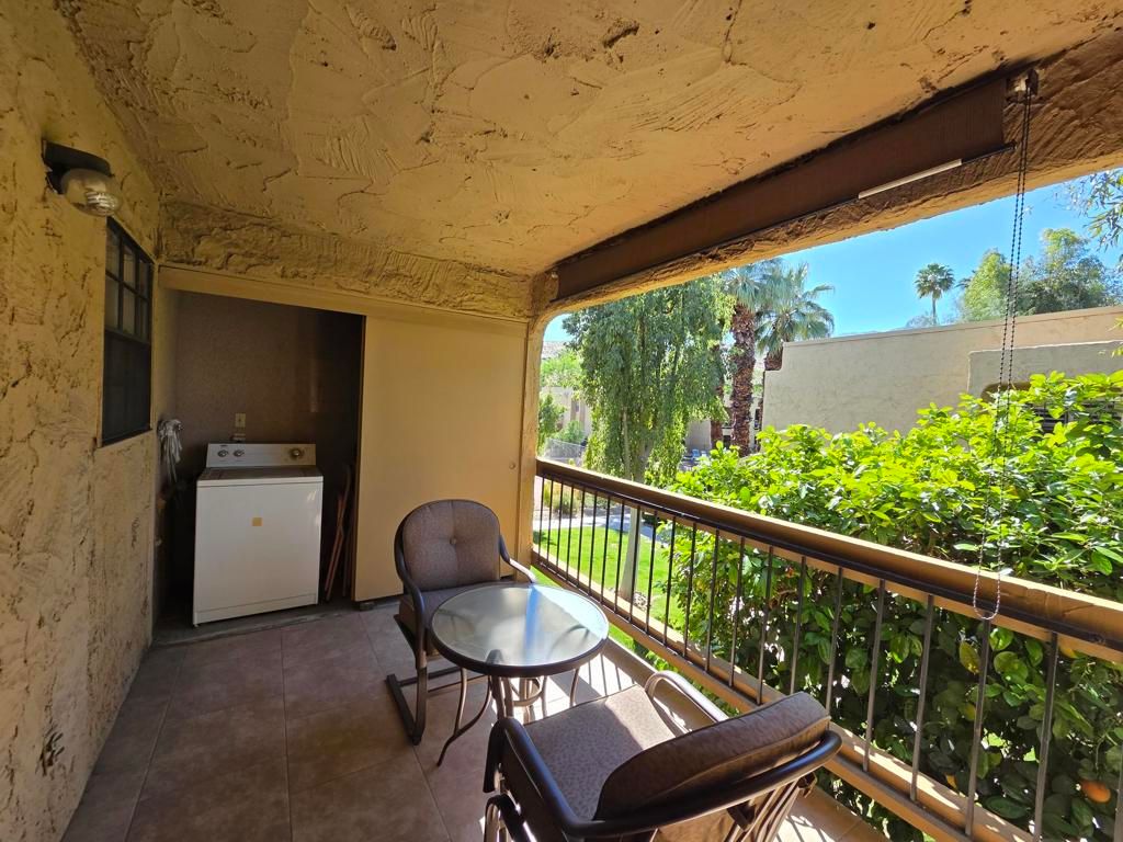 Image 20 of property listing at 5300 E Waverly Drive I6, Palm Springs, CA 92264