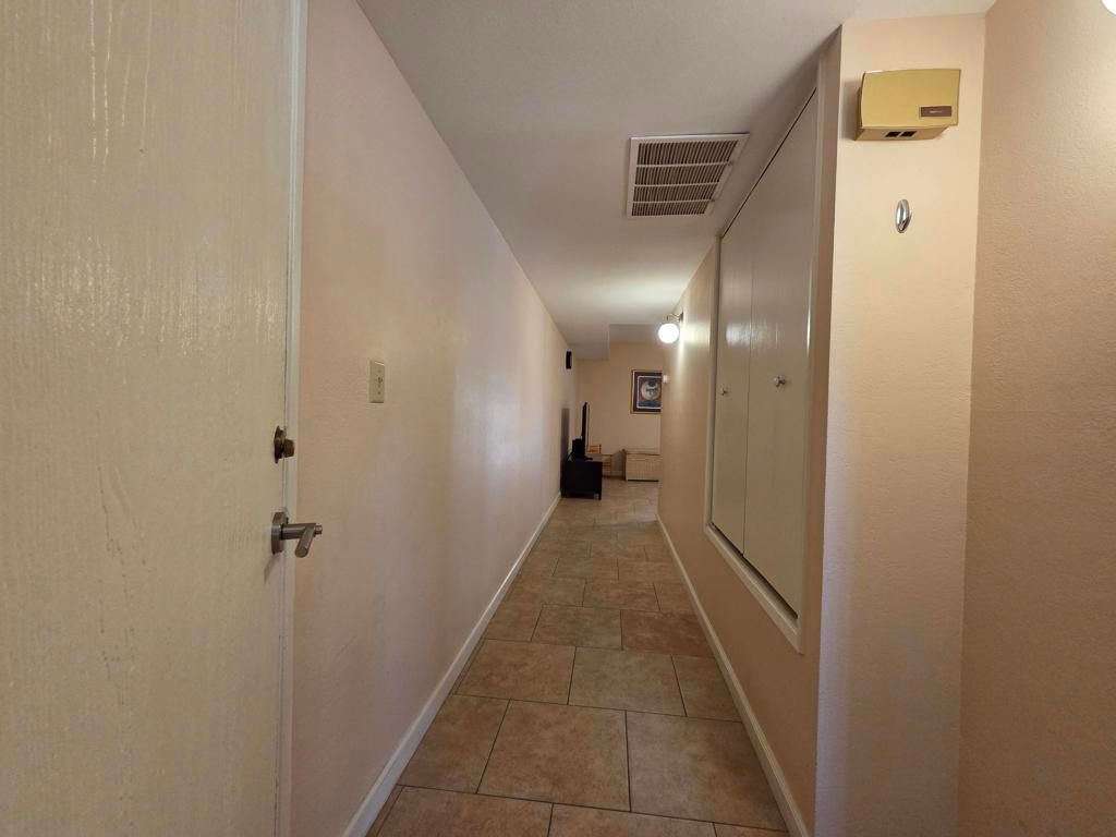 Image 5 of property listing at 5300 E Waverly Drive I6, Palm Springs, CA 92264