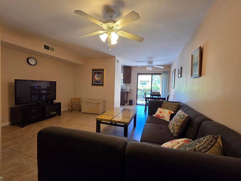 Image 6 of property listing at 5300 E Waverly Drive I6, Palm Springs, CA 92264