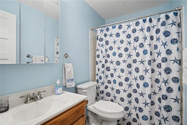2152 Cherry Lane NE, Cedar Rapids, IA 52402
