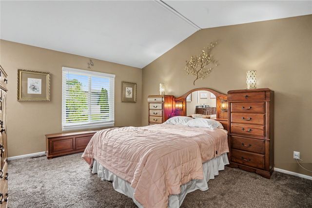 2152 Cherry Lane NE, Cedar Rapids, IA 52402