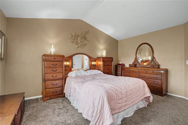 2152 Cherry Lane NE, Cedar Rapids, IA 52402