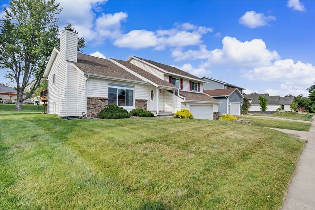 2152 Cherry Lane NE, Cedar Rapids, IA 52402