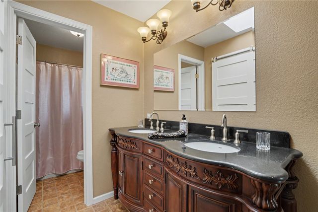 2152 Cherry Lane NE, Cedar Rapids, IA 52402