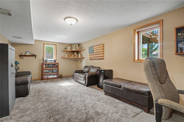 2152 Cherry Lane NE, Cedar Rapids, IA 52402