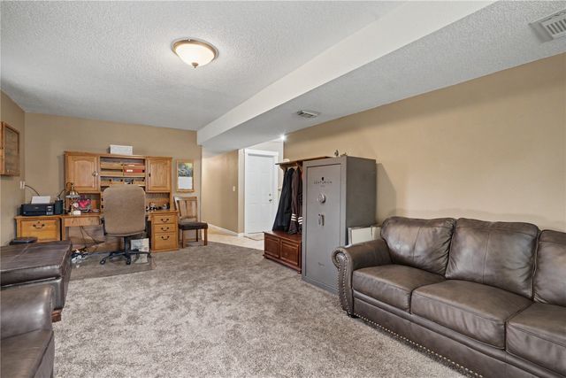 2152 Cherry Lane NE, Cedar Rapids, IA 52402
