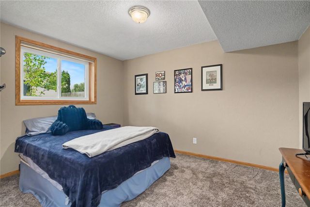 2152 Cherry Lane NE, Cedar Rapids, IA 52402