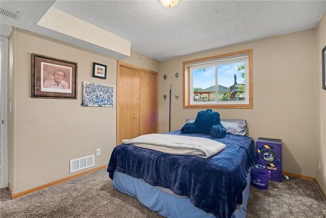 2152 Cherry Lane NE, Cedar Rapids, IA 52402