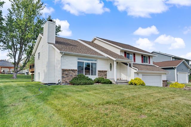 2152 Cherry Lane NE, Cedar Rapids, IA 52402