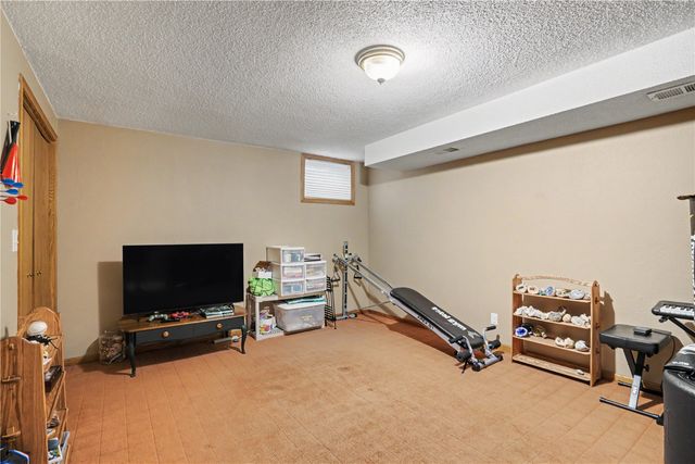 2152 Cherry Lane NE, Cedar Rapids, IA 52402