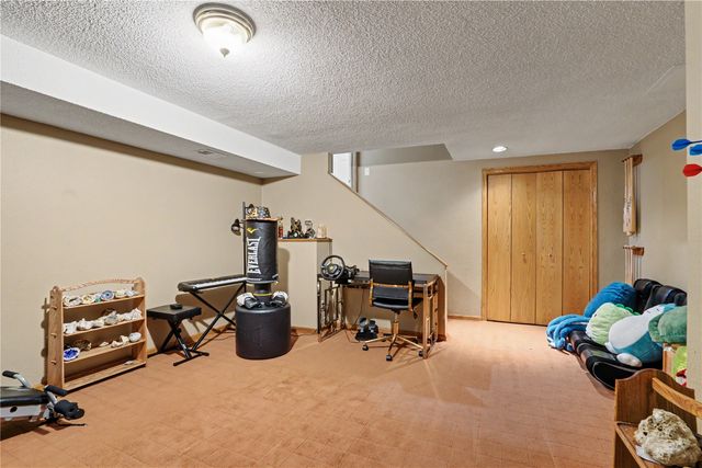2152 Cherry Lane NE, Cedar Rapids, IA 52402